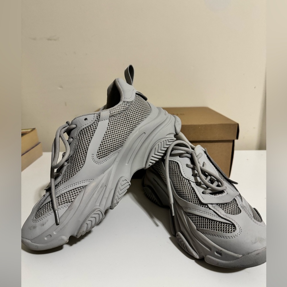 Steve Madden Possession Sneaker